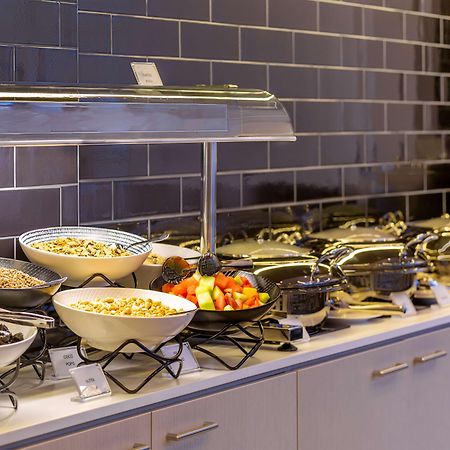 Travelodge Hotel Sydney Airport Exteriér fotografie Breakfast buffet at a hotel