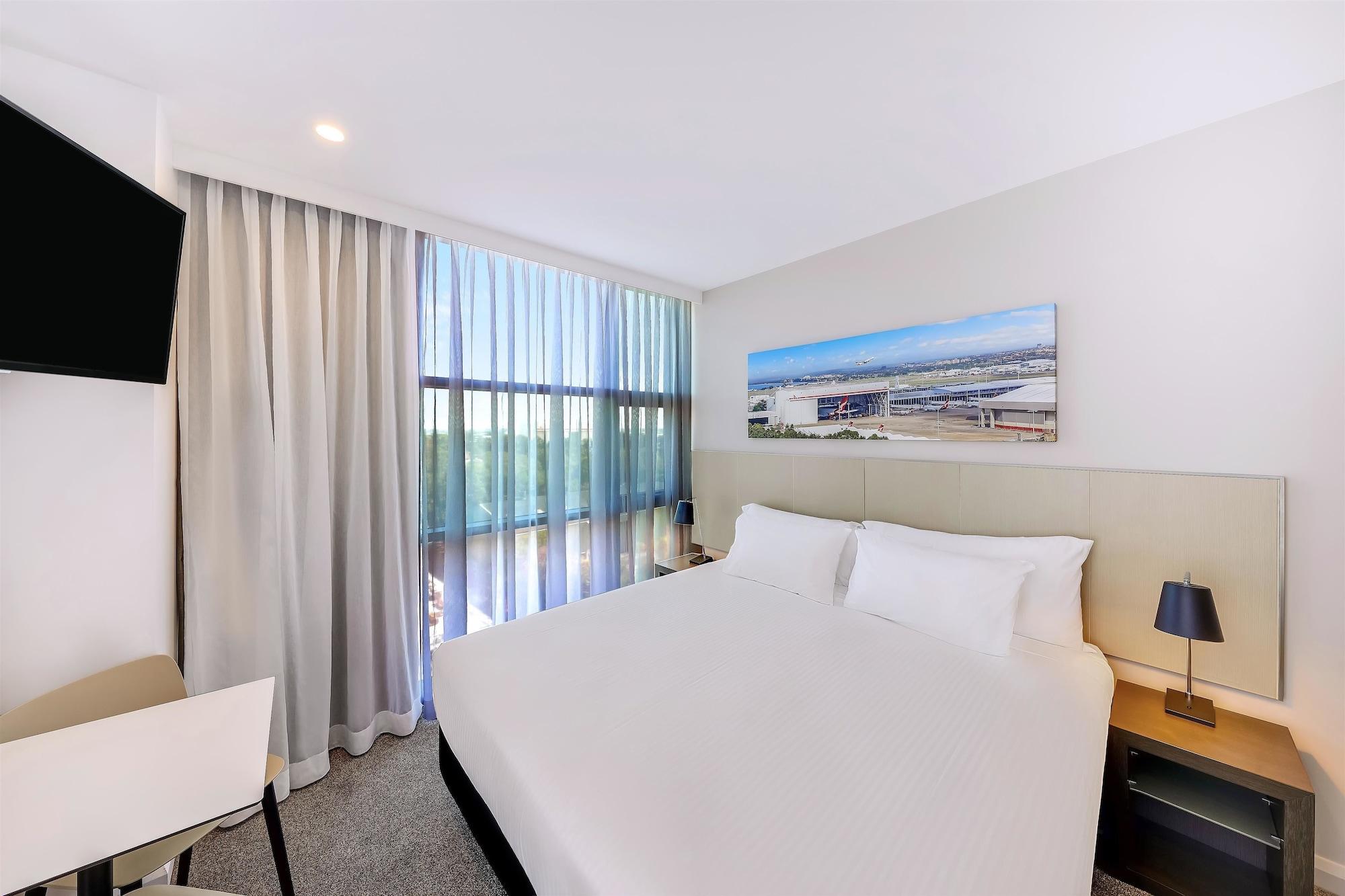 Travelodge Hotel Sydney Airport Exteriér fotografie "The view from my room at the airport"