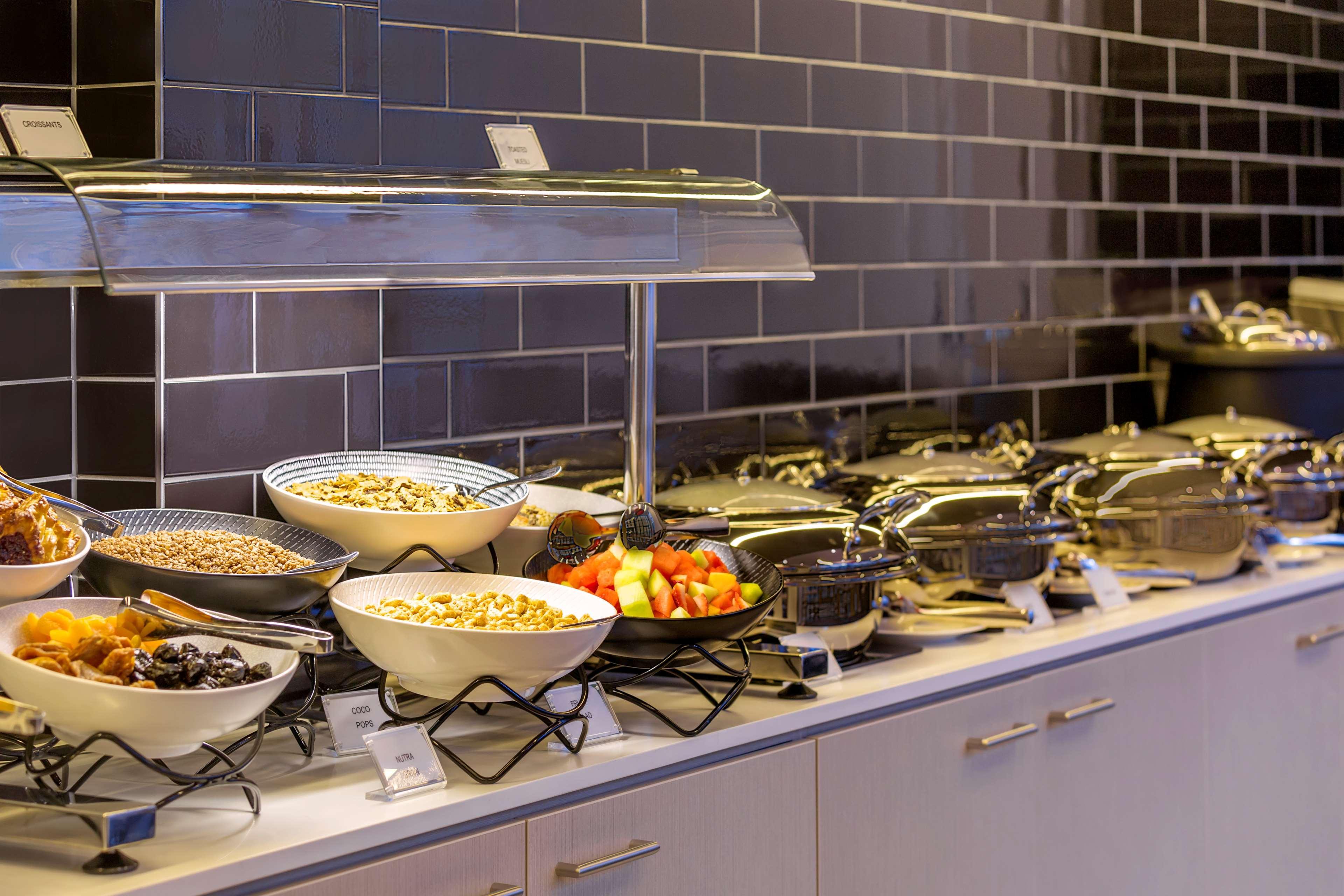 Travelodge Hotel Sydney Airport Exteriér fotografie Breakfast buffet at a hotel