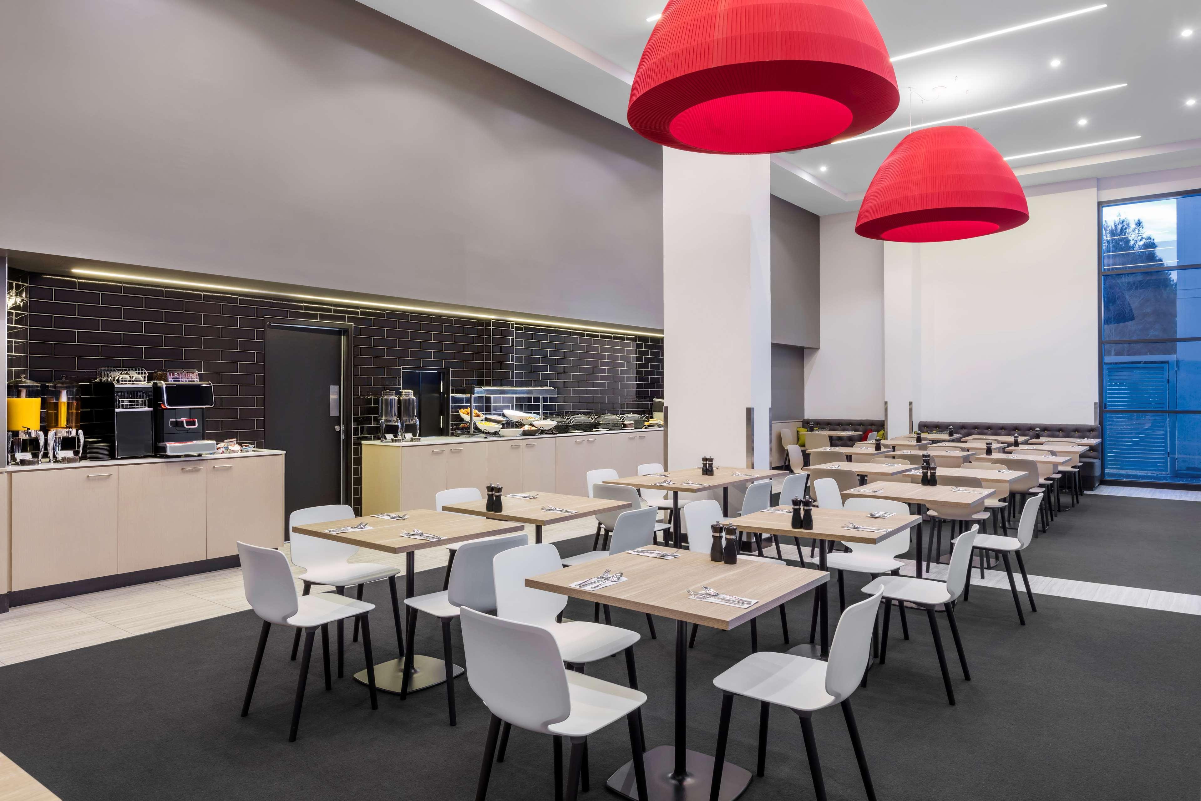 Travelodge Hotel Sydney Airport Exteriér fotografie Breakfast buffet at the hotel