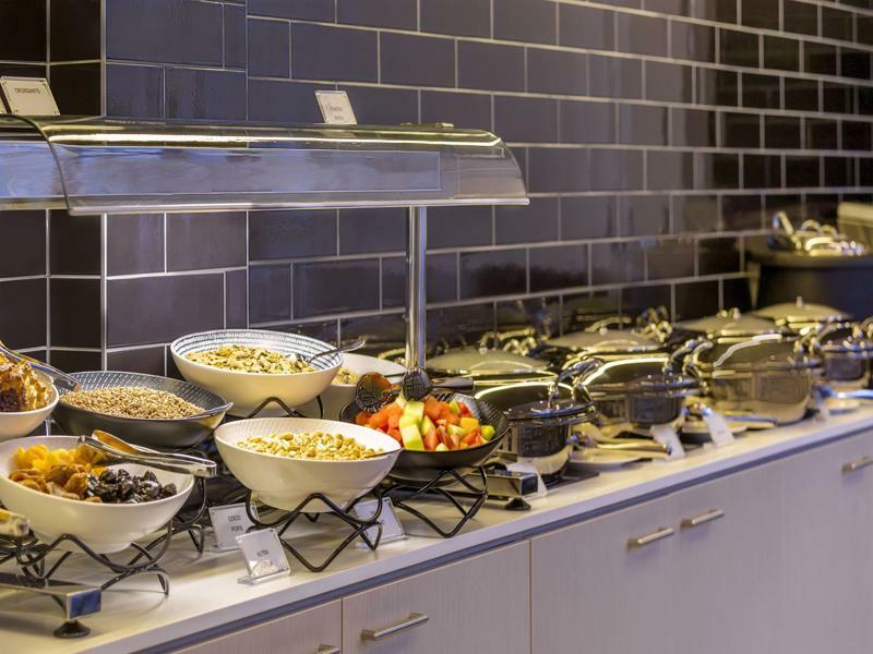 Travelodge Hotel Sydney Airport Exteriér fotografie Breakfast buffet at a hotel